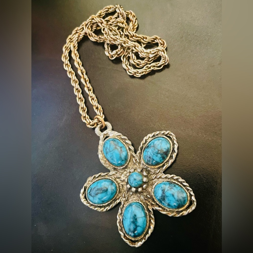 Vintage Silver and Turquoise Flower Pendant Necklace - Picture 9 of 10